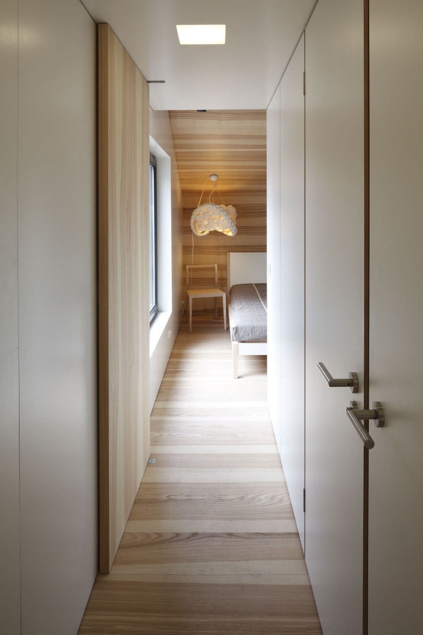 Amazing-Use-of-Limited-Space-in-the-Esclice-Mobile-Home-18-850x1275
